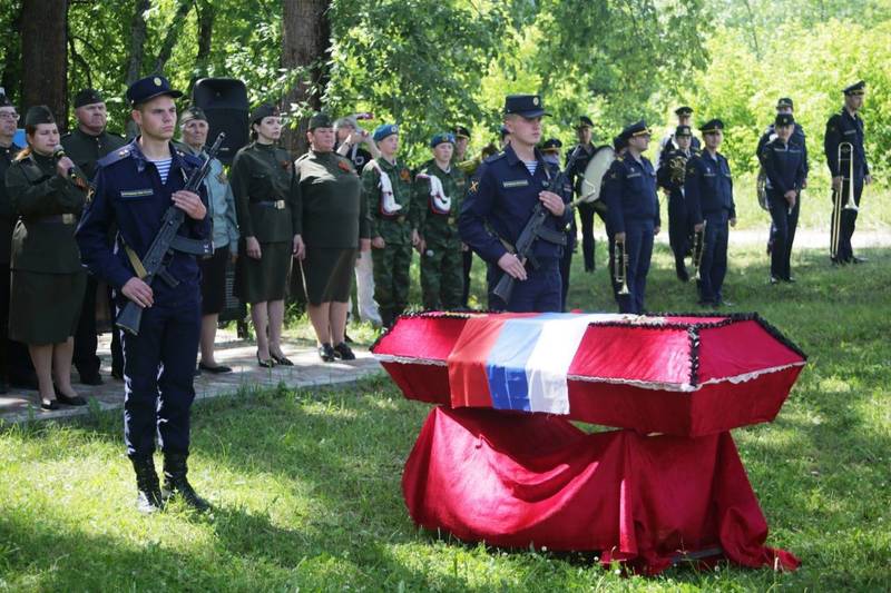 В Воскресенском районе состоялась торжественная церемония захоронения останков участника войны Павла Кирюшова