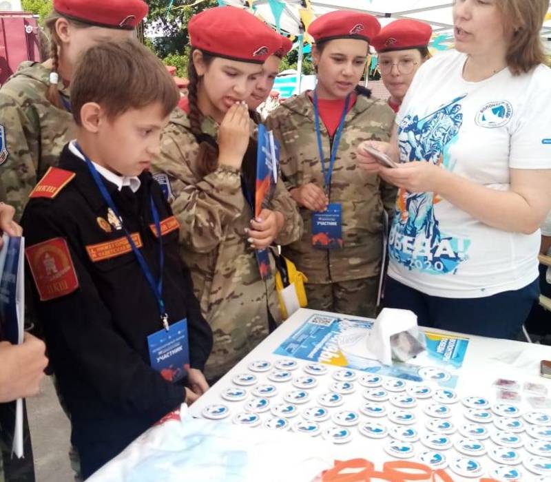На террасе Волжского склона улицы Почаинской прошел международный форум «Нижний Новгород – город трудовой доблести»