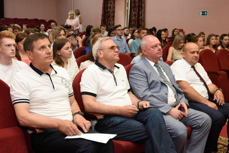 Евгений Люлин: «Для повышения интереса молодежи к работе в сфере НХП важно показать перспективность данного направления»