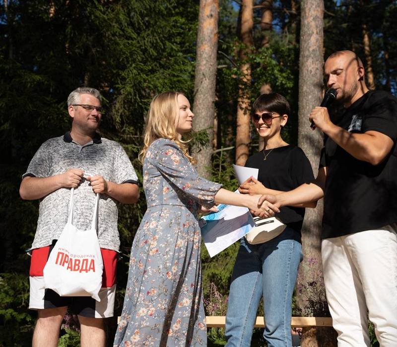 Народные инструменты, песни под гитару, поп-хиты: площадка фестиваля авторской музыки «Горький.Море.Фест.» объединила поклонников и слушателей разных музыкальных жанров