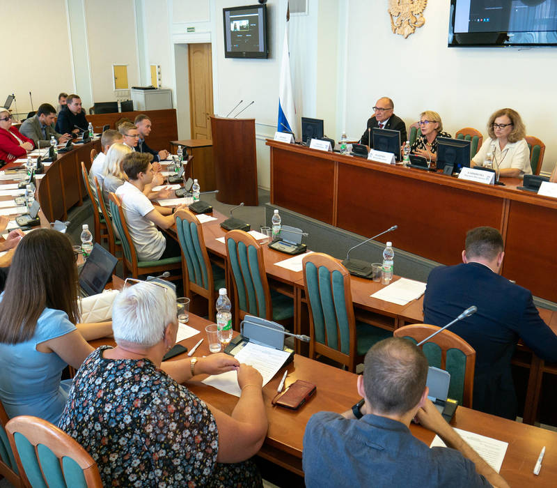 Депутаты Госдумы РФ приняли участие в совещании по организации оздоровительного отдыха студентов в Нижегородской области