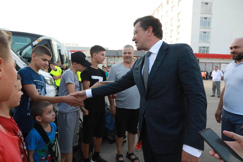 Глеб Никитин встретил юных спортсменов из Донбасса, прибывших в Нижегородскую область для проведения тренировок