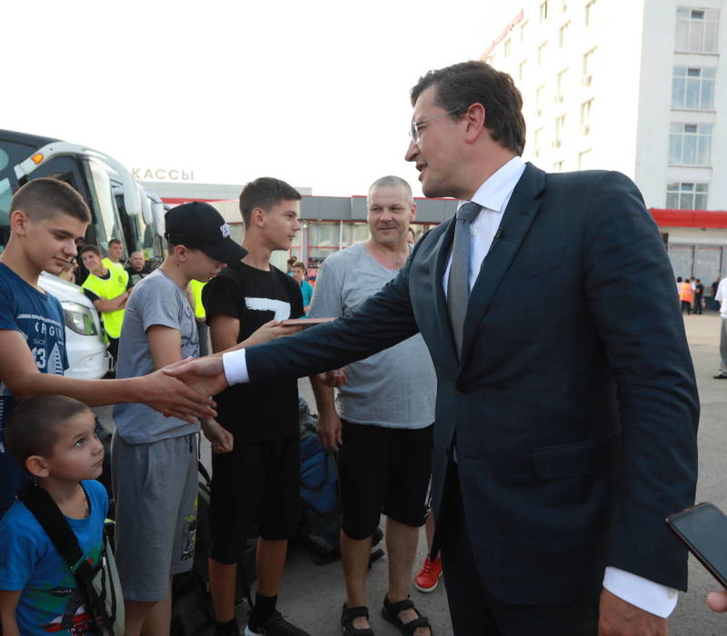 Глеб Никитин встретил юных спортсменов из Донбасса, прибывших в Нижегородскую область для проведения тренировок