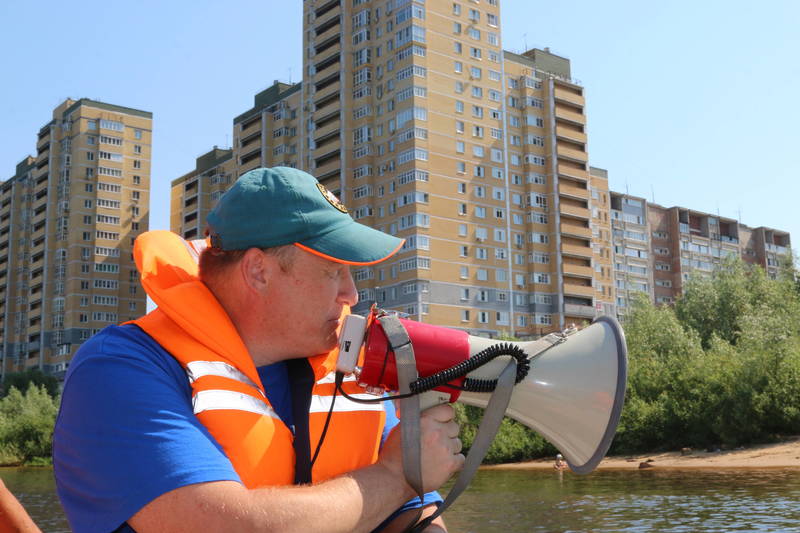 Сотрудники МЧС напоминают нижегородцам о необходимости соблюдения правил безопасности на водоемах