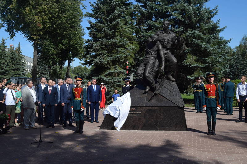 В Городце открыли памятник Герою России Анатолию Крупинову