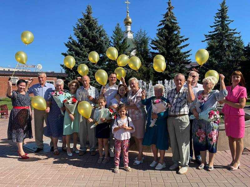 Юбиляров семейной жизни чествовали в обновленном зале отдела ЗАГС Богородского района