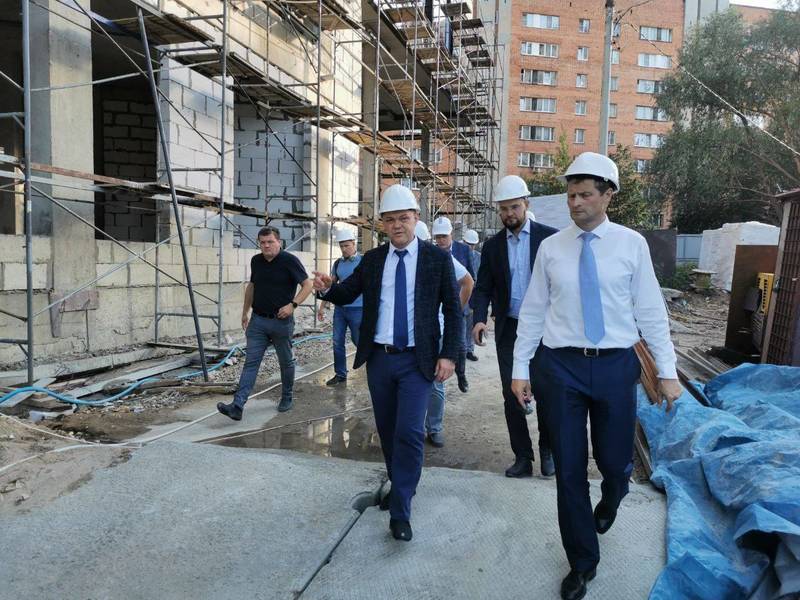 Сергей Морозов и Константин Тимофеев проверили стройплощадки проблемных долгостроев в Нижнем Новгороде