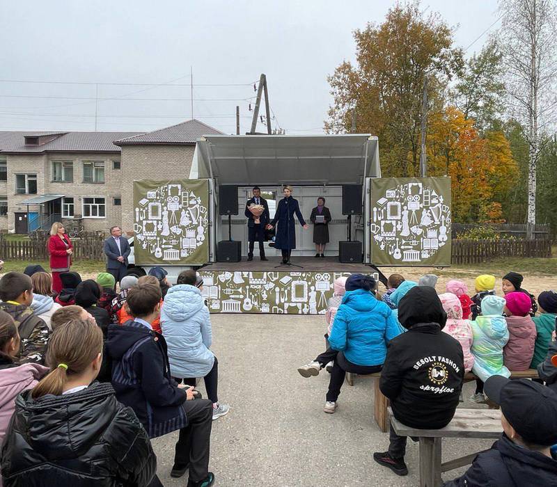 Передвижной автоклуб начал работать в Нижегородской области 