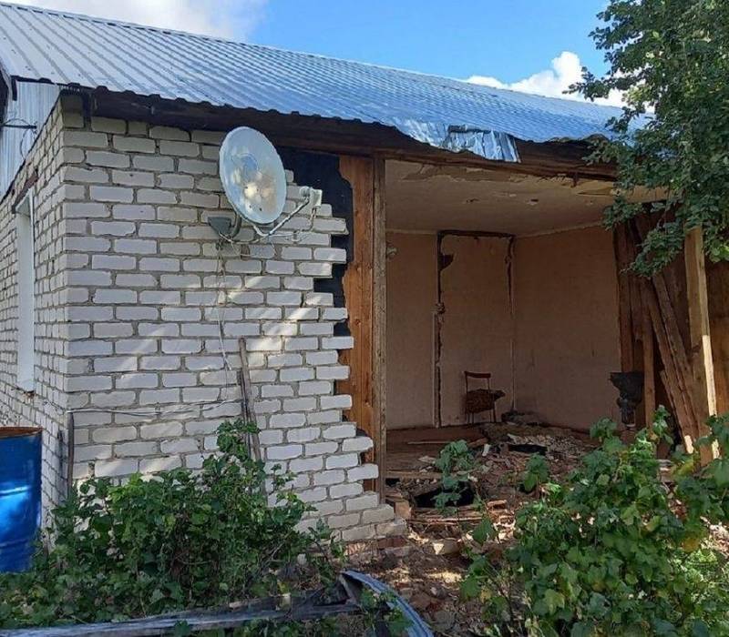 Депутат Игорь Седых окажет помощь семье, дом которой разрушила груженая фура
