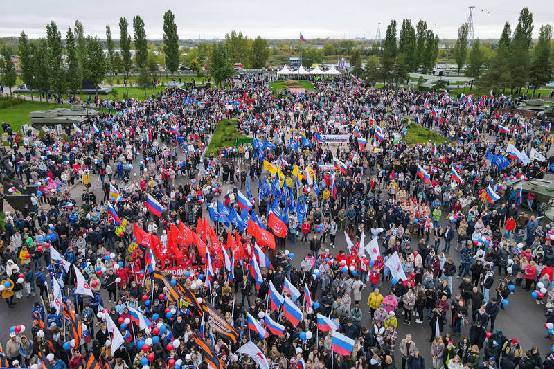 Около 8 тысяч человек приняли участие в митинге-концерте «Своих не бросаем» в нижегородском Парке Победы