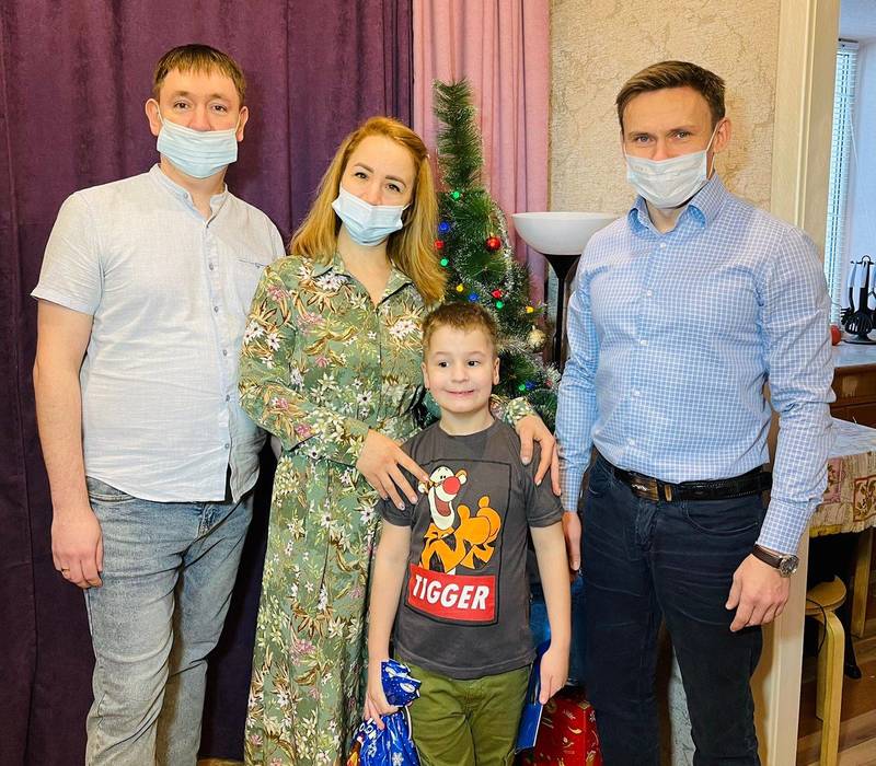 Депутаты исполняют новогодние мечты детей в рамках акции «Елка желаний»