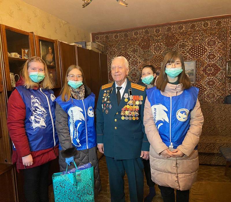 Волонтеры Победы поздравили ветеранов с Днем освобождения Ленинграда от фашистской блокады