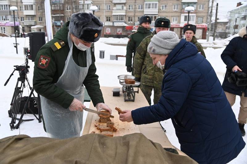 В Дзержинске к проведению Всероссийской акции «Блокадный хлеб» присоединились военнослужащие 