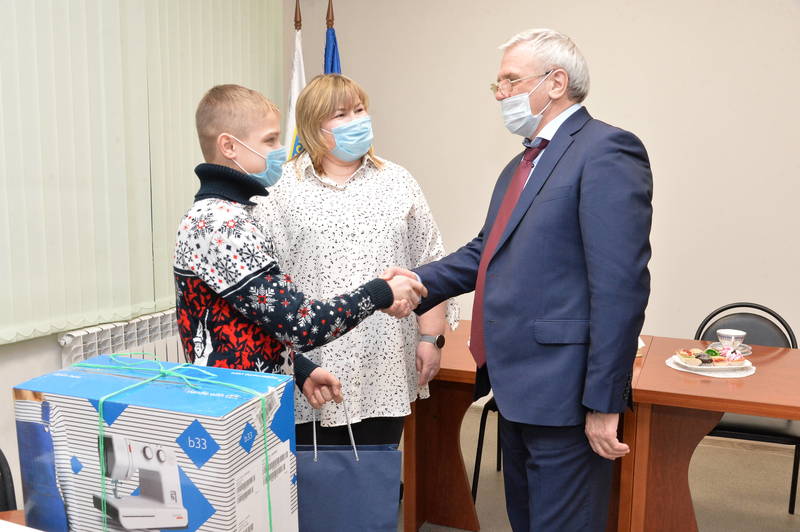 Евгений Люлин: «Необходимо пересмотреть подход к поддержке многодетных семей с приемными детьми, созданию для них всех необходимых условий»