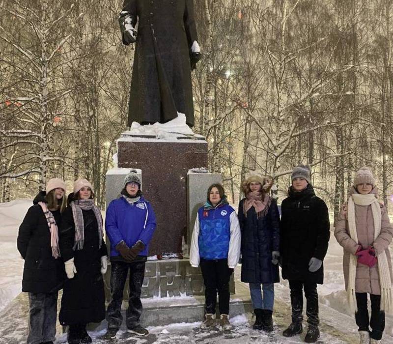 В Нижегородской области волонтеры Победы очистили от снега 52 памятника, посвященных Великой Отечественной войне 