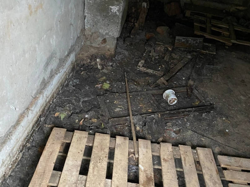 Активисты Народного фронта помогли жителям дома в Нижнем Новгороде решить проблему «с душком»