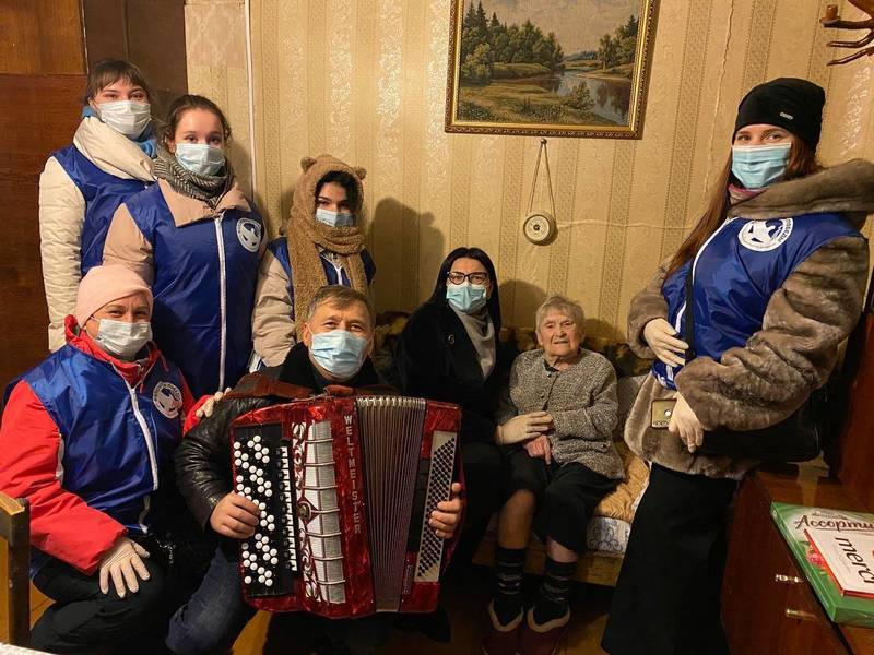 Волонтеры Победы поздравили со 100-летним юбилеем участницу Великой Отечественной войны Валентину Паршину   
