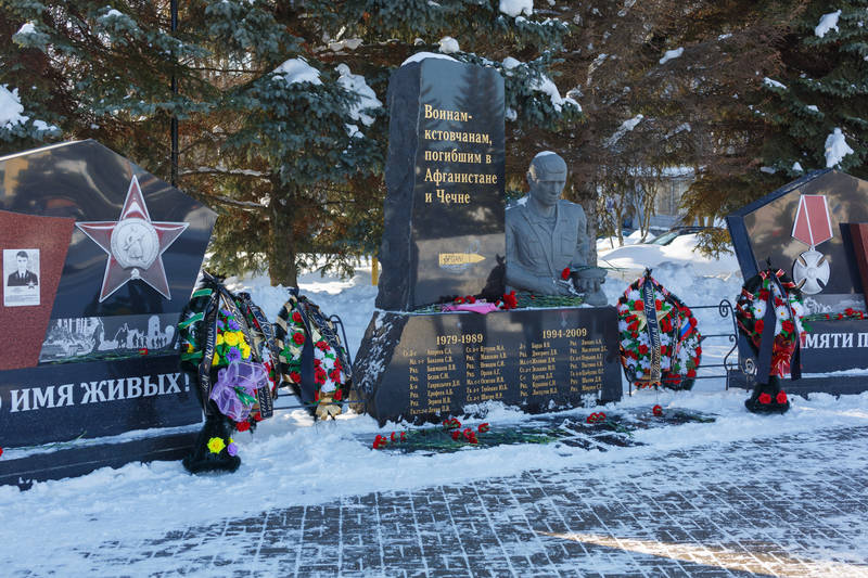 Памятник воинам-интернационалистам торжественно открыли в селе Запрудное Кстовского района 
