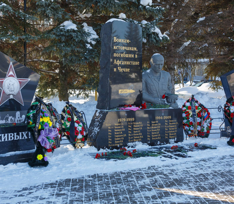 Памятник воинам-интернационалистам торжественно открыли в селе Запрудное Кстовского района 