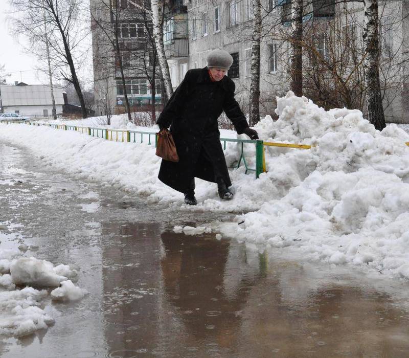 Оттепель «съедает» сугробы