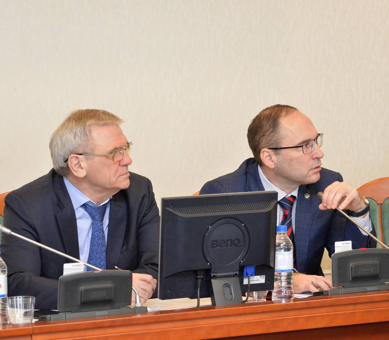 В главный финансовый документ региона предложено внести изменения