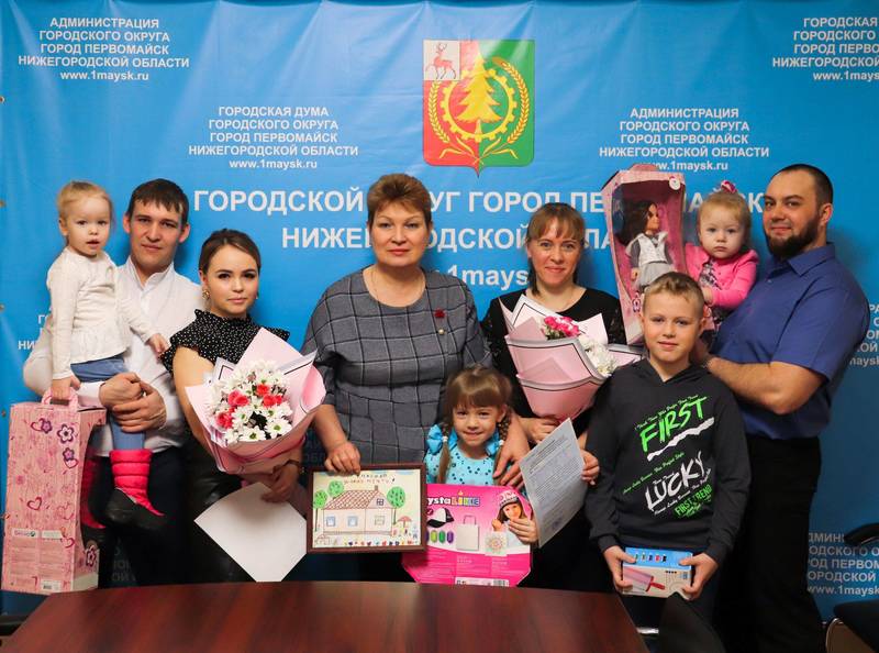 Две молодые семьи из Первомайска получили свидетельства о праве на социальную выплату для приобретения жилья