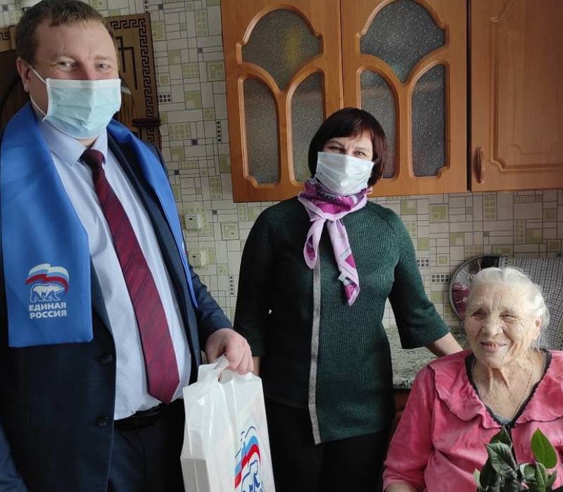 Цветы, подарки, «РосКвиз», танцевальная тренировка: в Нижегородской области поздравили женщин с 8 Марта