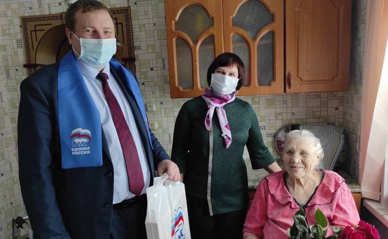 Цветы, подарки, «РосКвиз», танцевальная тренировка: в Нижегородской области поздравили женщин с 8 Марта