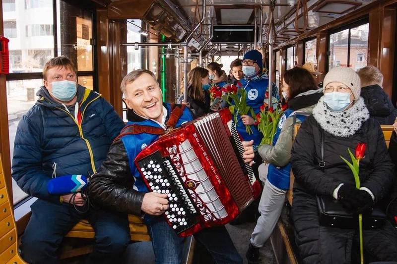 Праздничный маршрут по городскому кольцу организовали Волонтеры Победы в Нижнем Новгороде в честь 8 Марта