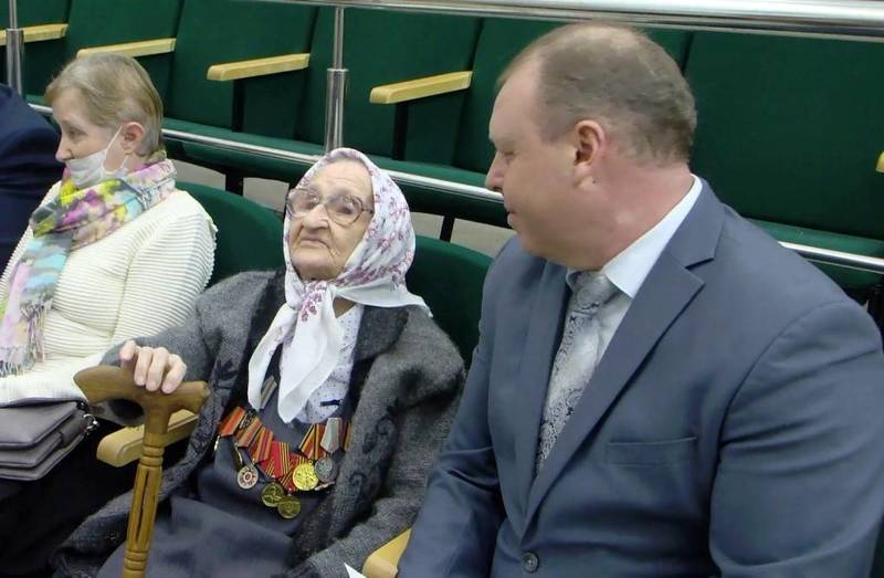 В поселке Воскресенское поздравили со 100-летним юбилеем ветерана войны  Лидию Васильевну  Большакову