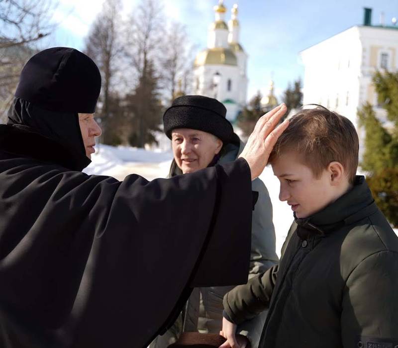 Группа эвакуированных из Донбасса жителей совершила паломничество в Свято-Троицкий Серафимо-Дивеевский монастырь