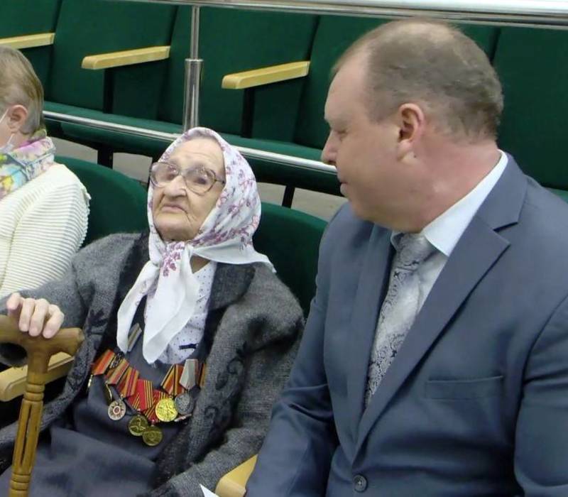 В поселке Воскресенское поздравили со 100-летним юбилеем ветерана войны  Лидию Васильевну  Большакову