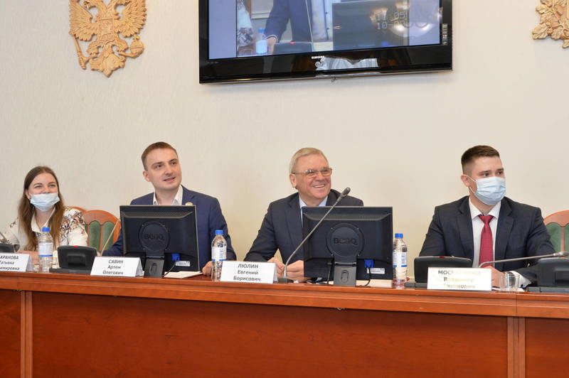 Первое рабочее заседание Молодежного парламента VII состава состоялось в Законодательном Собрании Нижегородской области 