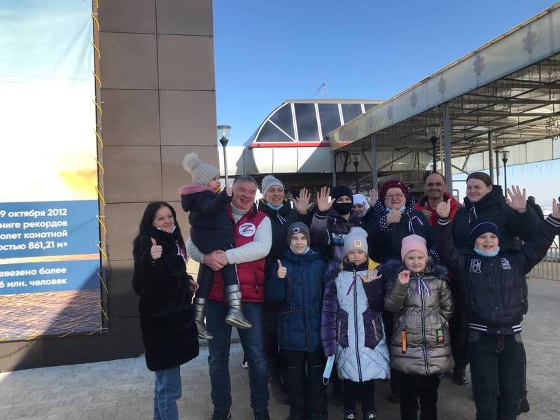Переселенцы из Донбасса прокатились на канатной дороге и посетили Нижегородский кремль
