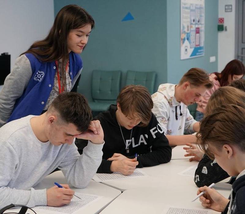 «Урок цифры» прошел в детском технопарке «Кванториум Саров»