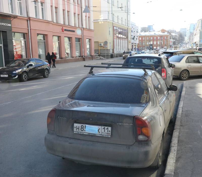В маске, но без перчаток