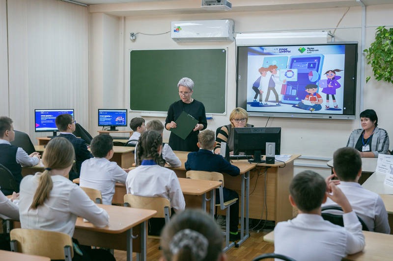 Представители нижегородской ИТ-сферы провели «Урок цифры» для школьников из Дзержинска