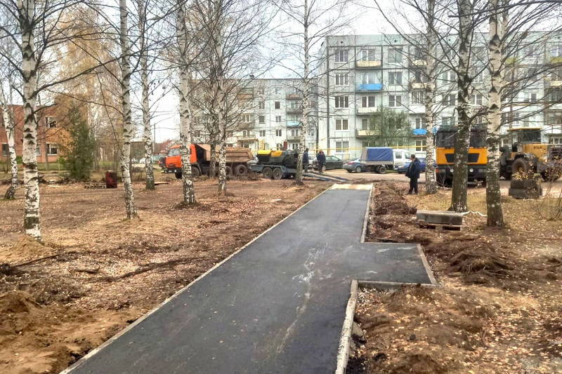 В рамках депутатского контроля Евгений Бабаев оценил работы по благоустройству в Володарском районе