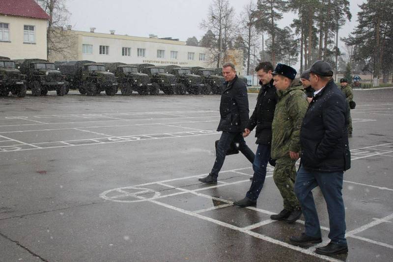 Глеб Никитин передал дополнительное снаряжение мобилизованным нижегородцам в Мулино