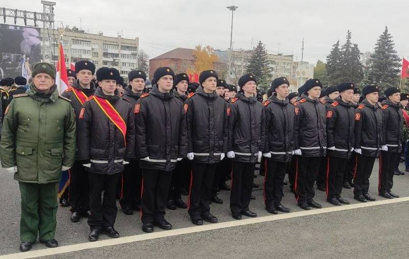 Нижегородские кадеты приняли участие в Параде Памяти в Самаре, посвященном легендарному параду 7 ноября 1941 года