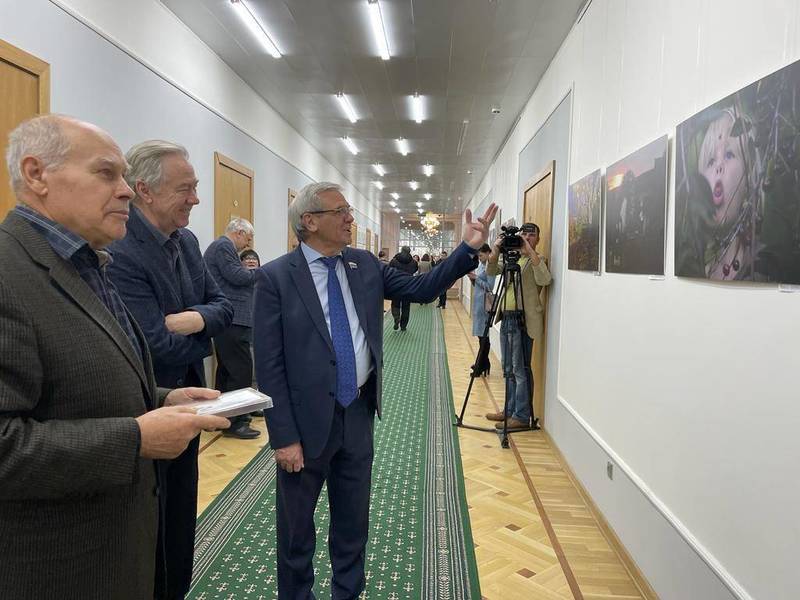 Евгений Люлин: «Фотографии Николая Мошкова погружают в атмосферу неспешной деревенской жизни, показывают красоту природы»