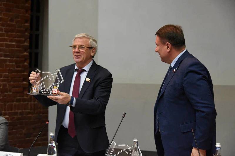 Евгений Люлин: «Депутатам всех уровней очень важно работать вместе и находить решение любых вопросов, волнующих людей»