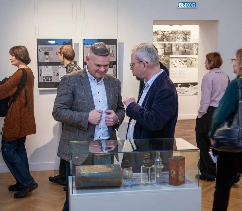 В Нижегородском художественном музее открылась выставка Евгения Стрелкова «Молекулы Волги»
