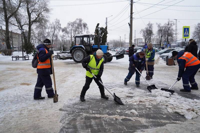 Для борьбы с гололедом в Дзержинске израсходовано более 1 700 тонн пескосоляной смеси