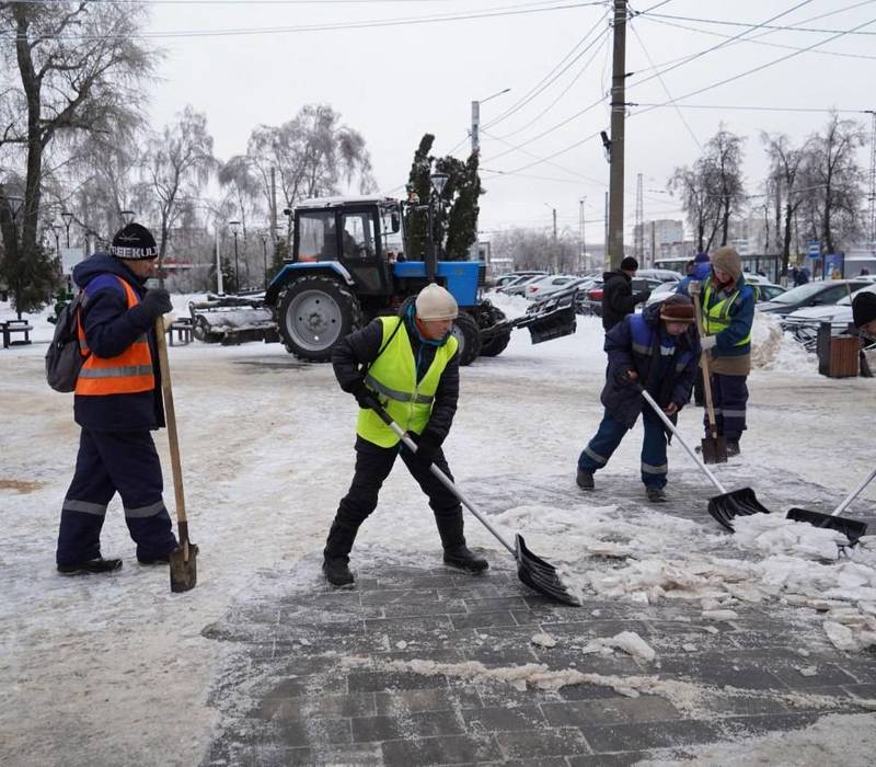 Для борьбы с гололедом в Дзержинске израсходовано более 1 700 тонн пескосоляной смеси