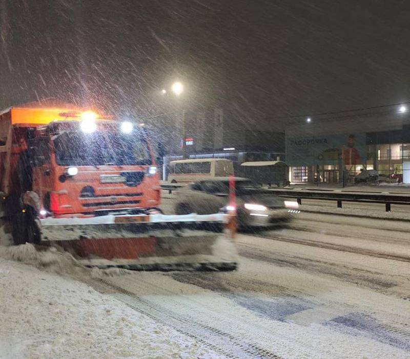 Более 15 тысяч кубометров снега вывезли с дорог Нижнего Новгорода за минувшие сутки