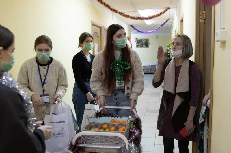 Волонтеры передали в Борский психоневрологический интернат 100 кг одежды и 300 кг мандаринов в рамках акции «Новогодний экспресс»