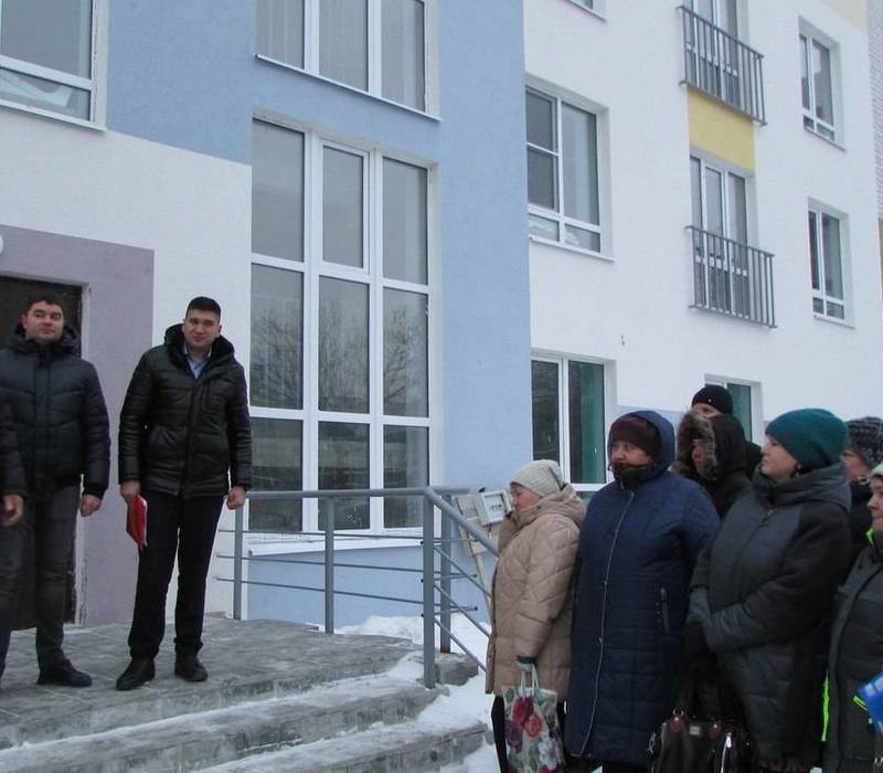 В поселке Решетиха Володарского округа 88 жителей ветхих домов получили ключи от  новых квартир