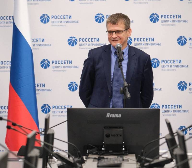 Петр Банников поздравил нижегородских энергетиков с профессиональным праздником