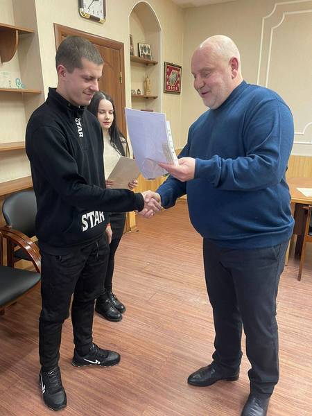 Глава Балахнинского округа Андрей Дранишников вручил ключи от квартир детям-сиротам 